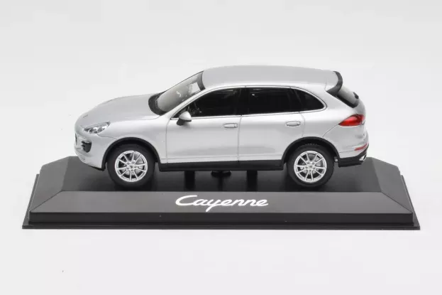 Minichamps Porsche Cayenne 2014 1:43 WAP0200020E